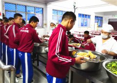 鹅坡餐饮处：一日四餐为学生，鹅坡精彩也有功