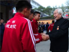  建设有温度的学校，做有爱心的鹅坡人 ——年终