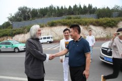 著名导演张纪中莅临鹅坡武校参观